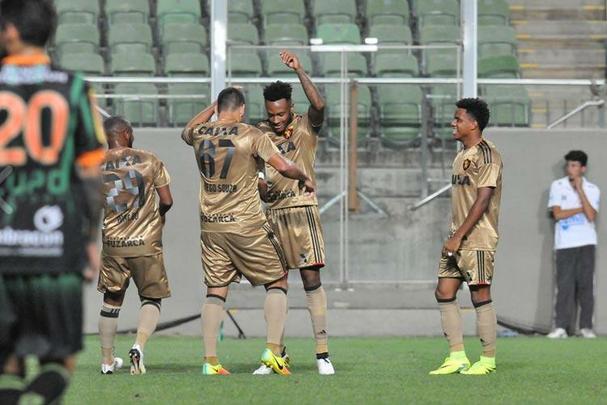 Em confronto decisivo contra o rebaixamento, precisando somente de uma vitória para garantir a permanência na Série A, o Sport empatou com o América-MG em 2 a 2 no Independência
