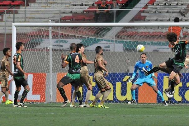 Em confronto decisivo contra o rebaixamento, precisando somente de uma vitória para garantir a permanência na Série A, o Sport empatou com o América-MG em 2 a 2 no Independência