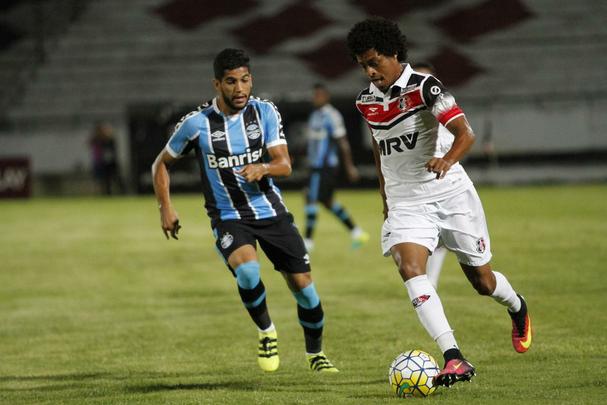 Santa Cruz cresceu no segundo tempo quando marcou todos os gols sobre o Grêmio