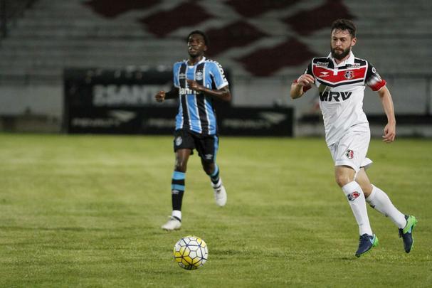 Santa Cruz cresceu no segundo tempo quando marcou todos os gols sobre o Grmio