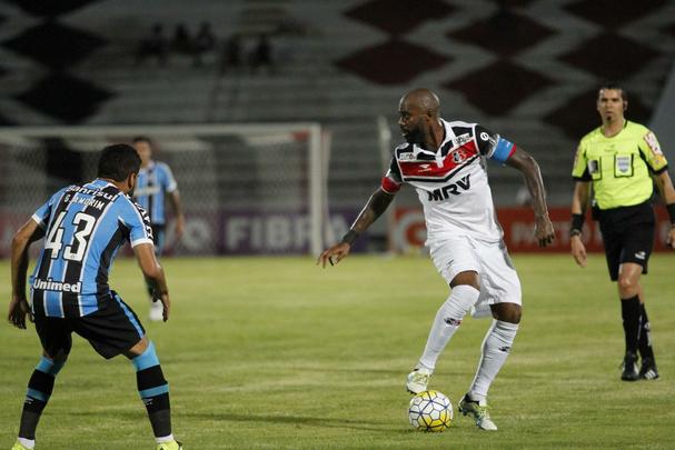 Santa Cruz cresceu no segundo tempo quando marcou todos os gols sobre o Grmio
