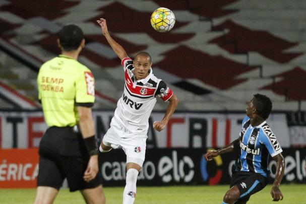 Santa Cruz cresceu no segundo tempo quando marcou todos os gols sobre o Grmio