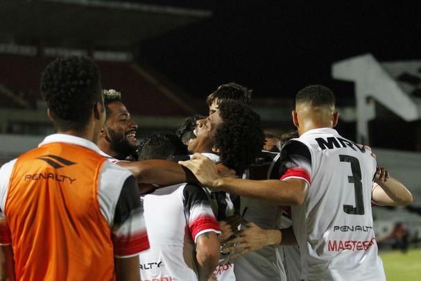 Santa Cruz cresceu no segundo tempo quando marcou todos os gols sobre o Grêmio