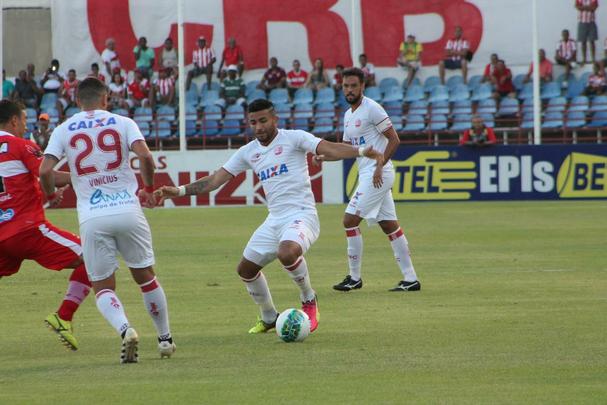 Indicao do tcnico Alexandre Gallo, o lateral Mateus Muller jamais se firmou no Timbu. Com a sada do treinador, passou a ser pea praticamente nula no elenco. No deve ficar para 2017.