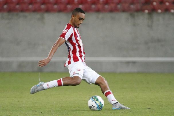 Mais um volante emprestado pelo Cruzeiro, Eurico chegou ao Nutico por indicao de Alexandre Gallo. Pouco aproveitado, no deve permanecer no Timbu.