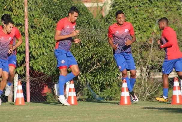 Fruto das divises de base do Nutico, est  no elenco principal desde 2013. Este ano foi emprestado para o Central, onde jogou o Estadual. Voltou para o Timbu, mas teve poucas chances na Srie B. O futuro no clube  incerto.