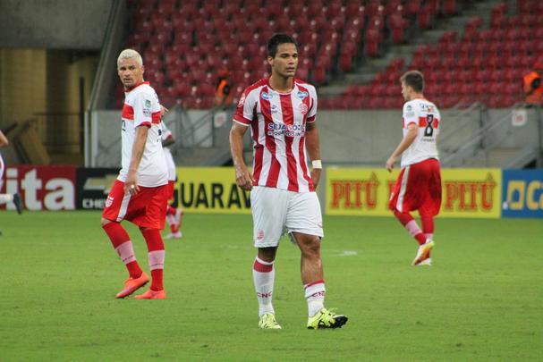 Jogador j dispensado no meio da temporada, Daniel Morais foi reintegrado ao grupo durante a Srie B. Porm, apenas para figurao. No ficar para a prxima temporada.