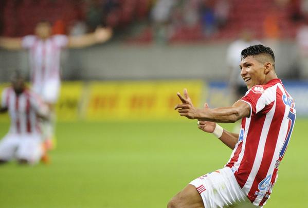 Aps um comeo de oscilao, Rony engrenou na reta final da Srie B. Seus gols e grandes jogos, j despertou a ateno do seu clube de origem, o Cruzeiro, que j conta com o atacante para 2017.