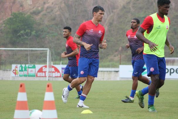 Mais um atleta indicado por Gallo, o atacante Tiago Adan pouco fez na sua passagem pelo Timbu. Emprestado pelo Atltico-PR, ser devolvido ao Furaco.