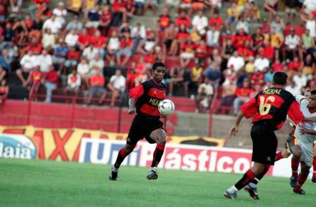 Sport 4 x 0 Petrolina, na Ilha do Retiro, em partida valida pelo Campeonato Pernambucano 2003, do qual o Rubro-negro sagrou-se campeão. Cléber formou-se nas categorias de base do Leão e, após sua estreia pelo profissional, atuou pelo clube de 2001 a 2003. Pelo Sport, foram 138 jogos, 25 gols e quatro títulos conquistados.