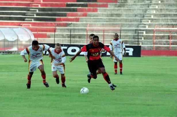 Sport 4 x 0 Petrolina, na Ilha do Retiro, em partida valida pelo Campeonato Pernambucano 2003, do qual o Rubro-negro sagrou-se campeão. Cléber formou-se nas categorias de base do Leão e, após sua estreia pelo profissional, atuou pelo clube de 2001 a 2003. Pelo Sport, foram 138 jogos, 25 gols e quatro títulos conquistados.