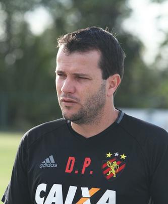 Vrios jogadores do elenco atuaram com o meia Ananias, em 2014, no prprio Sport. Alm disso, Apodi, Tlio de Melo e Edmilson j foram jogadores da Chapecoense em anos recentes. Clima no treinamento foi de tristeza, emoo e tributos s vtimas do acidente areo.