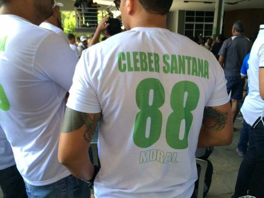 Pernambucanos se despedem de Clber Santana, 35 anos, jogador natural de Abreu e Lima, morto no acidente areo em Medelln