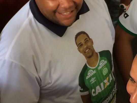 Pernambucanos se despedem de Clber Santana, 35 anos, jogador natural de Abreu e Lima, morto no acidente areo em Medelln