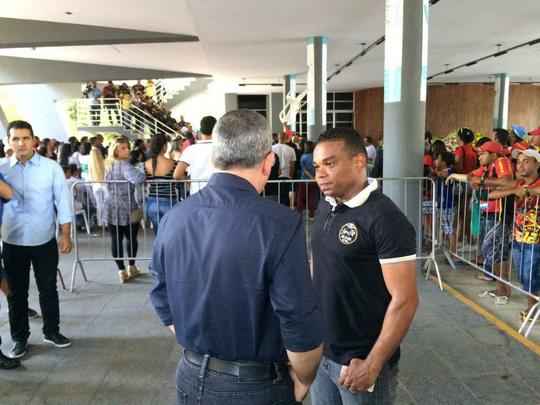 Pernambucanos se despedem de Clber Santana, jogador natural de Abreu e Lima, morto no acidente areo em Medelln