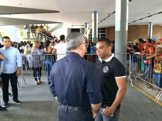 Pernambucanos se despedem de Clber Santana, jogador natural de Abreu e Lima, morto no acidente areo em Medelln