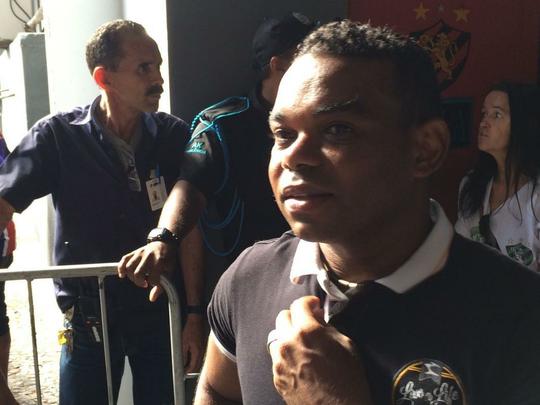 Pernambucanos se despedem de Clber Santana, jogador natural de Abreu e Lima, morto no acidente areo em Medelln