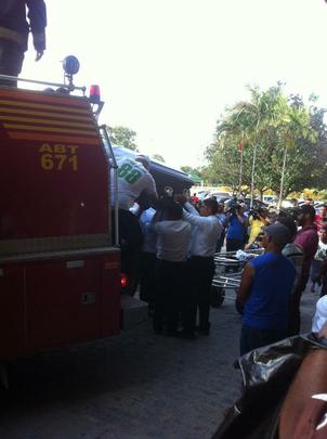 Pernambucanos se despedem de Clber Santana, jogador natural de Abreu e Lima, morto no acidente areo em Medelln
