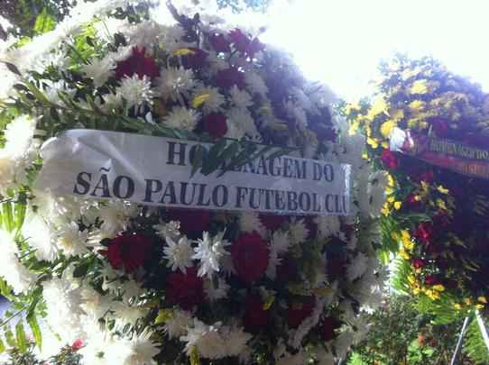 Pernambucanos se despedem de Clber Santana, jogador natural de Abreu e Lima, morto no acidente areo em Medelln
