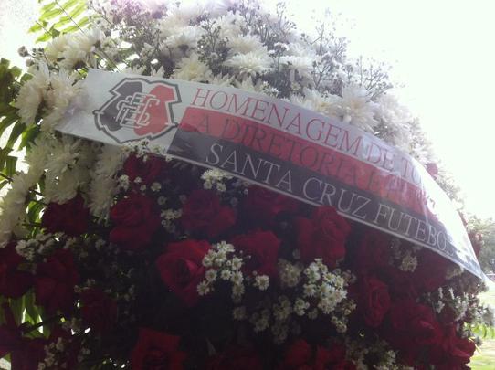 Pernambucanos se despedem de Clber Santana, jogador natural de Abreu e Lima, morto no acidente areo em Medelln
