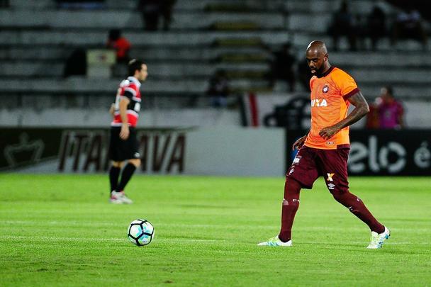 Após vestir a camisa do Atlético-PR no primeiro semestre de 2017, onde o atacante, inclusive, enfrentou o Santa Cruz pela Copa do Brasil, Grafite acertou o retorno ao Arruda para disputar mais uma Série B com o Tricolor, com o clube à beira do Z4. O G23 afirmou que abriu mão de 'algumas coisas' para acertar com a diretoria.