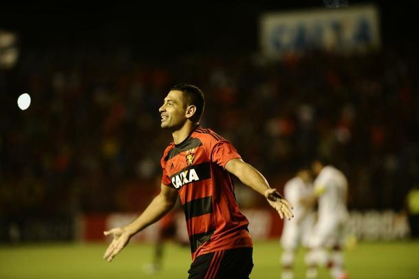 Grande dolo do time e artilheiro da Srie A com 14 gols, Diego Souza tem contrato com o clube at dezembro de 2017. O atleta, apesar de ainda ter mercado, deixou claro que o retorno ao Sport foi um projeto de vida e, sendo assim, pretende cumprir o acordo at o fim.