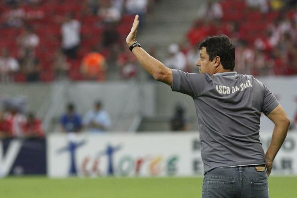 Adílson Batista está sem clube desde julho de 2015, quando foi demitido do Joinville. Desde então, passou por um período de reciclagem na carreira, fazendo cursos.