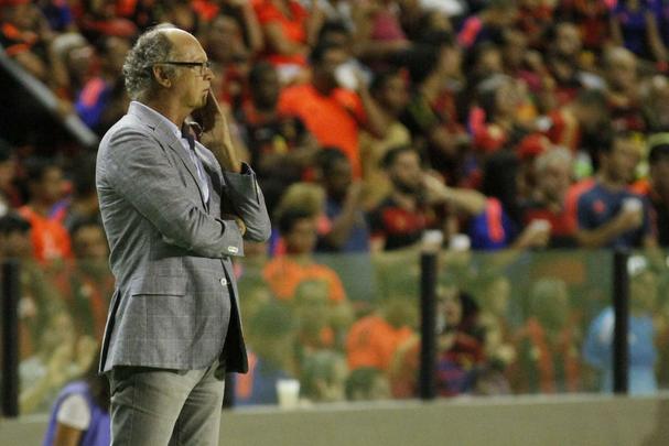 Sem clube desde agosto, após uma passagem que durou apenas cinco jogos e 27 dias à frente do Internacional, o técnico Paulo Roberto Falcão quer dar seguimento à carreira em 2017. Foi ele o responsável pela montagem do elenco do Sport que 'capengou' ao longo da temporada 2016.