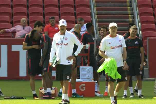 Luiz Carlos Cirne Lima de Lorenzi, o Lisca, 44 anos, está sem clube após tentar sem sucesso salvar o Internacional da queda à Série B nas últimas três rodadas do Brasileirão. Antes, em 2016, acumulou ainda passagens pelo Ceará e Joinville. É conhecido pelo estilo arrojado e pela alcunha de 'Lisca doido', pelas comemorações exacerbadas nas vitórias. Em Pernambuco, possui duas passagens pelo Náutico, entre altos e baixos.