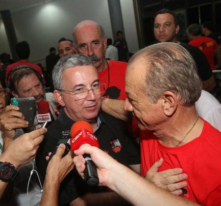 Candidato da situação, Arnaldo Barros teve 61,7% dos votos na maior participação em um pleito do tipo no estado; Wanderson admitiu derrota antes mesmo do fim da apuração e parabenizou o adversário