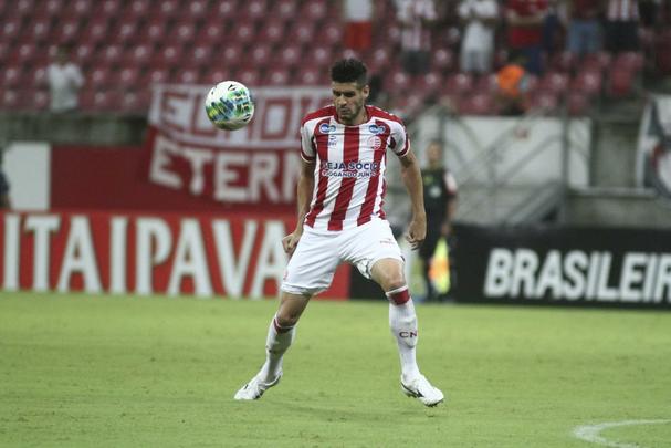 O volante Maylson, de 27 anos, teve no Grmio sua primeira grande chance como profissional. Defendeu o Sport na campanha do acesso  Srie A em 2011 e tambm tem passagens pela Seleo de base. Estava no Red Bull Brasil, onde jogou o Campeonato Paulista, antes de se transferir para o clube alvirrubro. Estaria de sada no fim deste ano, mas, ainda no incio de novembro, acertou sua renovao com o Alvirrubro at o fim de 2017. 