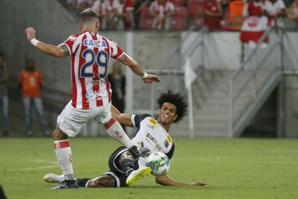 Campeão Pernambucano e da Copa do Nordeste pelo rival conterrâneo do Timbu, Sport, o zagueiro Ewerton Páscoa, de 27 anos, estava no Ceará antes de acertar a vinda para o Náutico até o fim de 2017. Além do alvinegro, defendeu Audax/SP, Guarani, Santos, Criciúma e Sport. O defensor tem em seu currículo os títulos da Recopa Sul-Americana 2012, Campeonato Catarinense 2013, Copa do Nordeste e Campeonato Pernambucano 2014.