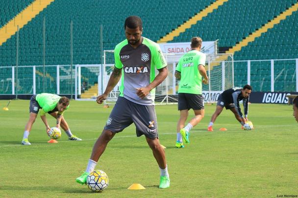 O zagueiro Nirley chega ao Alvirrubro com contrato até o fim de 2017. Destacou-se no futebol brasileiro com a camisa do Criciúma com a conquista do acesso à Série A, em 2012. Com as boas atuações, foi contratado pelo Cruzeiro e, na sequência, emprestado ao Figueirense, onde levantou o troféu do Campeonato Catarinense. O zagueiro ainda passou por Friburguense/RJ e Americano/RJ, no início da carreira.