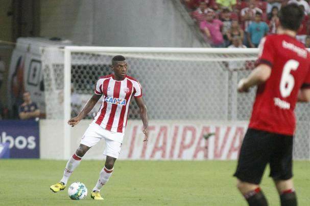 Vice-campeão do Nordestão 2016 pelo Campinense, o volante Negretti chegou ao Náutico por empréstimo nesta temporada. Defendendo o Alvirrubro, não conseguiu emplacar uma sequência como titular. Fez somente 13 jogos na Série B do Brasileiro deste ano. Interesse da diretoria, renovou seu vínculo com o Timbu para 2017.