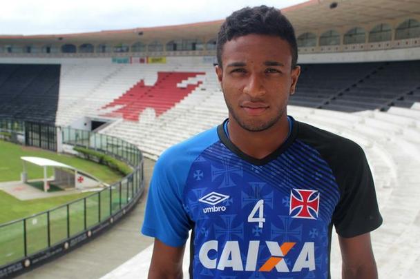 Natural do Rio de Janeiro, o lateral esquerdo Manoel é mais um a integrar o elenco alvirrubro para 2017. Começou sua caminhada no no Paraná, onde atuou em três equipes: Nacional de Rolândia (2013), Coritiba (2014-2015) e Grêmio Arapongas (2015). Em 2015, deixou o Paraná para defender o Náutico, pelo qual destacou-se na Copa do Nordeste. Em 2016, trocou o Recife pelo Rio de Janeiro, passando a jogar pelo Vasco na categoria sub-20. Agora, torna ao Timbu por empréstimo.