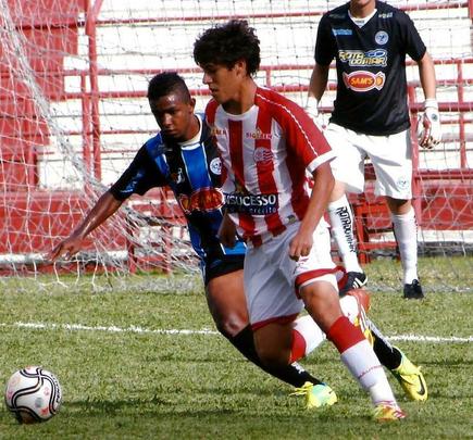 Fruto das categorias de base alvirrubra, o meia-atacante Igor Neves, 21 anos, tem contrato com o Náutico até o final de 2017. Neto de Alencar, 9º artilheiro da história do Bahia, Igor chegou ao Timbu ainda em 2010, após ser descoberto atuando pelo CT do Barão, time de bairro. Em seu primeiro ano, conquistou o título estadual na categoria Sub-17. Em seguida, o bicampeonato no Sub-20, (2012/2013).
