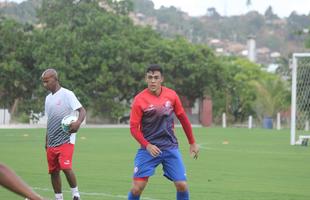 Destaque do Nutico na Copa do Nordeste Sub-20 e oriundo da base alvirrubra, o volante Cal foi promovido ao time profissional na temporada de 2016. Natural do Recife, ele tem 20 anos. 