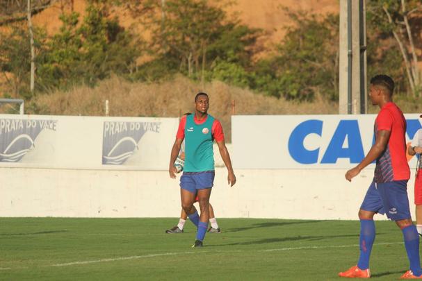 Nascido em Campo Grande, Mato Grosso do Sul, o atacante Anselmo estava no Fortaleza e foi o jogador que mais balanou as redes no ltimo Campeonato Cearense, com 11 tentos. Neste ano, Anselmo marcou 23 vezes. Em 2005, teve uma rpida passagem pelo Nutico e, agora, retorna para ser uma das referncias do setor ofensivo alvirrubro. Tem contrato at o fim de 2017. Revelado pelo Palmeiras, atuou nos ltimos anos pela Ponte Preta, Paysandu, Atltico/GO, Cricima, Ava, Vasco, Boa Vista, Halmstads/SUE, Shanghai Shenxin/CHN, Cear, Linense, Tombense, Boa Vista e Maca. 