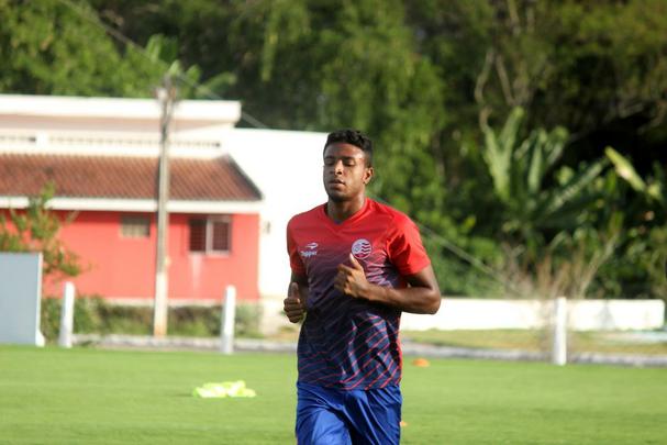 Natural do Rio de Janeiro, o lateral esquerdo Manoel  mais um a integrar o elenco alvirrubro para 2017. Comeou sua caminhada no no Paran, onde atuou em trs equipes: Nacional de Rolndia (2013), Coritiba (2014-2015) e Grmio Arapongas (2015). Em 2015, deixou o Paran para defender o Nutico, pelo qual destacou-se na Copa do Nordeste. Em 2016, trocou o Recife pelo Rio de Janeiro, passando a jogar pelo Vasco na categoria sub-20. Agora, torna ao Timbu por emprstimo. 