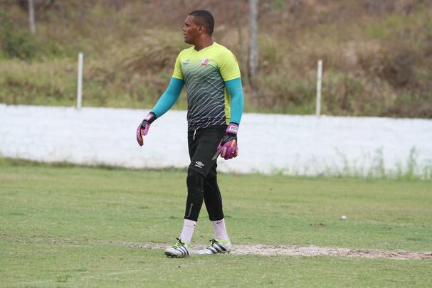 Debaixo da meta, o goleiro Srgio, titular na Copa So Paulo 2016 foi promovido  equipe profissional e treinar sob o comando de Dado Cavalcanti. Na Copinha, nos pnaltis, foi responsvel por segurar a segunda cobrana do Mirassol-SP em partida decisiva, mas no pde evitar a derrota aps Feliphe Gabriel e Erick errarem os chutes.