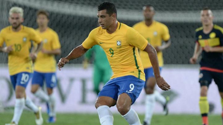 Em janeiro de 2017, após seis anos, Diego Souza voltou a defender a Seleção Brasileira. Artilheiro da Série A do Brasileiro na temporada passada com 14 gols pelo Sport, o jogador vinha sendo observado pelo técnico Tite. Em um amistoso diante da Colômbia, em homenagem à Chapecoense, o meia leonino foi acionado no time titular desempenhando a função de centroavante. Depois de um hiato de 16 anos, o Rubro-negro voltou a ter a honra de ceder um de seus atletas à Canarinha principal. O último jogador do Sport convocado havia sido o volante Leomar, em 2001.