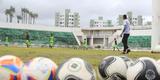 Santa Cruz viaja para Itu, subsede da competi��o da Copa S�o Paulo de Futebol J�nior, com uma delega��o de 20 jogadores e outros cinco integrantes da comiss�o t�cnica