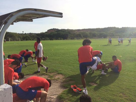 Jogadores contratados do Náutico marcam presença no CT: o goleiro Tiago Cardoso; os zagueiros Tiago Alves, Éverton Páscoa e Nirley; o meia Dudu; os atacantes Juninho, Anselmo e William Silva. Por outro lado, quatro atletas não estiveram presentes. O goleiro Bruno e O meia Marco Antônio chegam para os treinos neste terça. Já o volante Rodrigo Souza e o atacante Giva se apresentam na quarta.