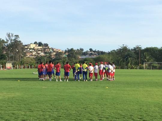 Jogadores contratados do Náutico marcam presença no CT: o goleiro Tiago Cardoso; os zagueiros Tiago Alves, Éverton Páscoa e Nirley; o meia Dudu; os atacantes Juninho, Anselmo e William Silva. Por outro lado, quatro atletas não estiveram presentes. O goleiro Bruno e O meia Marco Antônio chegam para os treinos neste terça. Já o volante Rodrigo Souza e o atacante Giva se apresentam na quarta.