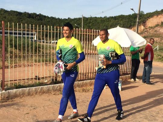 Jogadores contratados do Náutico marcam presença no CT: o goleiro Tiago Cardoso; os zagueiros Tiago Alves, Éverton Páscoa e Nirley; o meia Dudu; os atacantes Juninho, Anselmo e William Silva. Por outro lado, quatro atletas não estiveram presentes. O goleiro Bruno e O meia Marco Antônio chegam para os treinos neste terça. Já o volante Rodrigo Souza e o atacante Giva se apresentam na quarta.