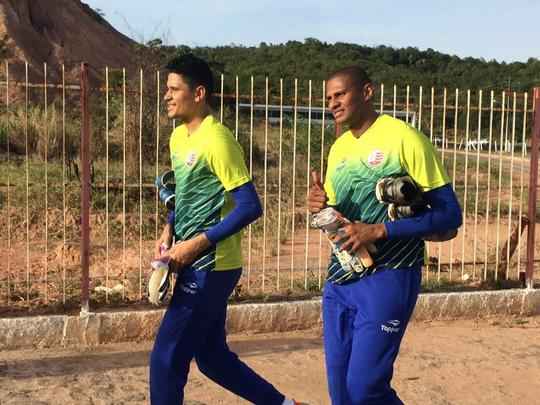 Jogadores contratados do Náutico marcam presença no CT: o goleiro Tiago Cardoso; os zagueiros Tiago Alves, Éverton Páscoa e Nirley; o meia Dudu; os atacantes Juninho, Anselmo e William Silva. Por outro lado, quatro atletas não estiveram presentes. O goleiro Bruno e O meia Marco Antônio chegam para os treinos neste terça. Já o volante Rodrigo Souza e o atacante Giva se apresentam na quarta.