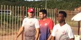 Jogadores contratados do N�utico marcam presen�a no CT: o goleiro Tiago Cardoso; os zagueiros Tiago Alves, �verton P�scoa e Nirley; o meia Dudu; os atacantes Juninho, Anselmo e William Silva. Por outro lado, quatro atletas n�o estiveram presentes. O goleiro Bruno e O meia Marco Ant�nio chegam para os treinos neste ter�a. J� o volante Rodrigo Souza e o atacante Giva se apresentam na quarta.