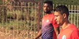 Jogadores contratados do N�utico marcam presen�a no CT: o goleiro Tiago Cardoso; os zagueiros Tiago Alves, �verton P�scoa e Nirley; o meia Dudu; os atacantes Juninho, Anselmo e William Silva. Por outro lado, quatro atletas n�o estiveram presentes. O goleiro Bruno e O meia Marco Ant�nio chegam para os treinos neste ter�a. J� o volante Rodrigo Souza e o atacante Giva se apresentam na quarta.