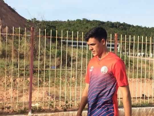 Jogadores contratados do Náutico marcam presença no CT: o goleiro Tiago Cardoso; os zagueiros Tiago Alves, Éverton Páscoa e Nirley; o meia Dudu; os atacantes Juninho, Anselmo e William Silva. Por outro lado, quatro atletas não estiveram presentes. O goleiro Bruno e O meia Marco Antônio chegam para os treinos neste terça. Já o volante Rodrigo Souza e o atacante Giva se apresentam na quarta.