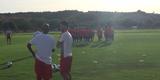 Jogadores contratados do N�utico marcam presen�a no CT: o goleiro Tiago Cardoso; os zagueiros Tiago Alves, �verton P�scoa e Nirley; o meia Dudu; os atacantes Juninho, Anselmo e William Silva. Por outro lado, quatro atletas n�o estiveram presentes. O goleiro Bruno e O meia Marco Ant�nio chegam para os treinos neste ter�a. J� o volante Rodrigo Souza e o atacante Giva se apresentam na quarta.
